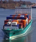 Container-Feeder-Schiffe erbringen Zulieferdienste 