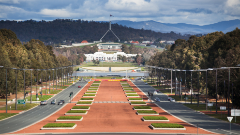 Blick auf den “Capital Hill” mit dem Parlamentsgebäude in Canberra