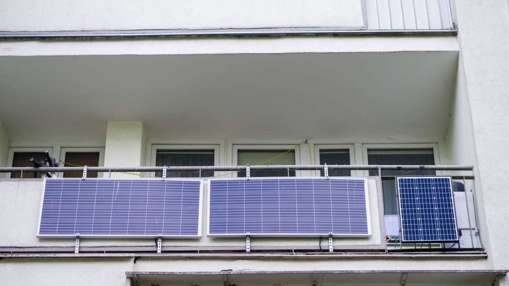 Solarplatten am Balkon