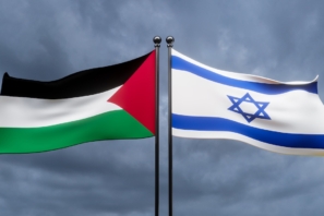 Plaestiner- und Israel-Flaggen voneinander abgewandt