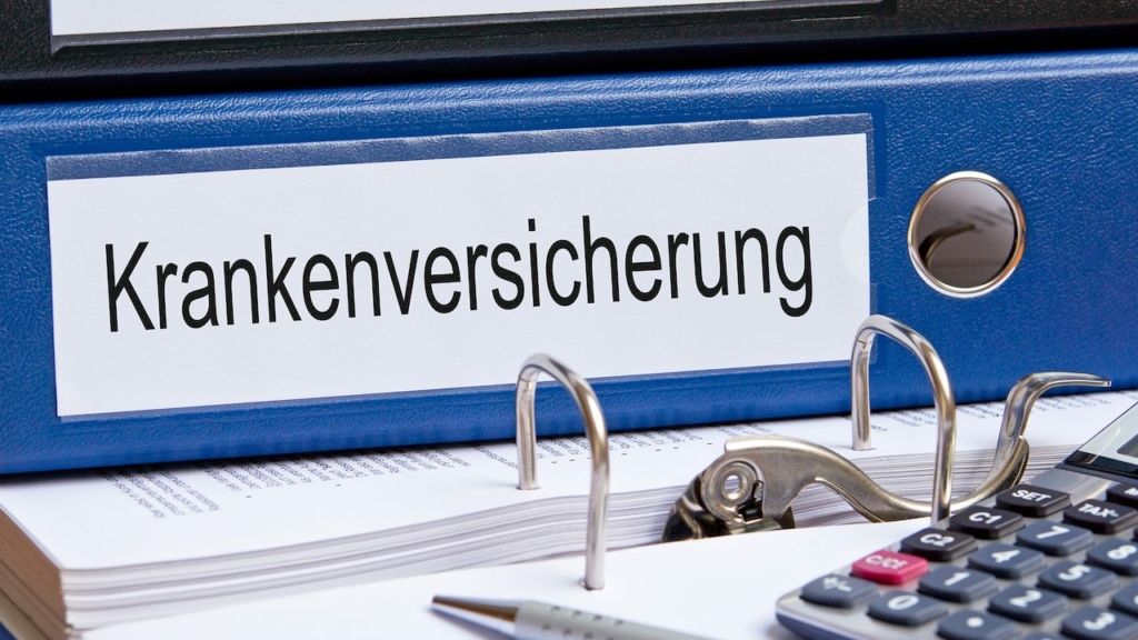 Ordner mit der Aufschrift Krankenversicherung