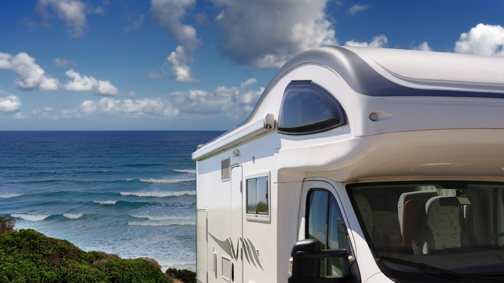 Wohnmobil am Strand von Buggerru, Sardinien, Italien