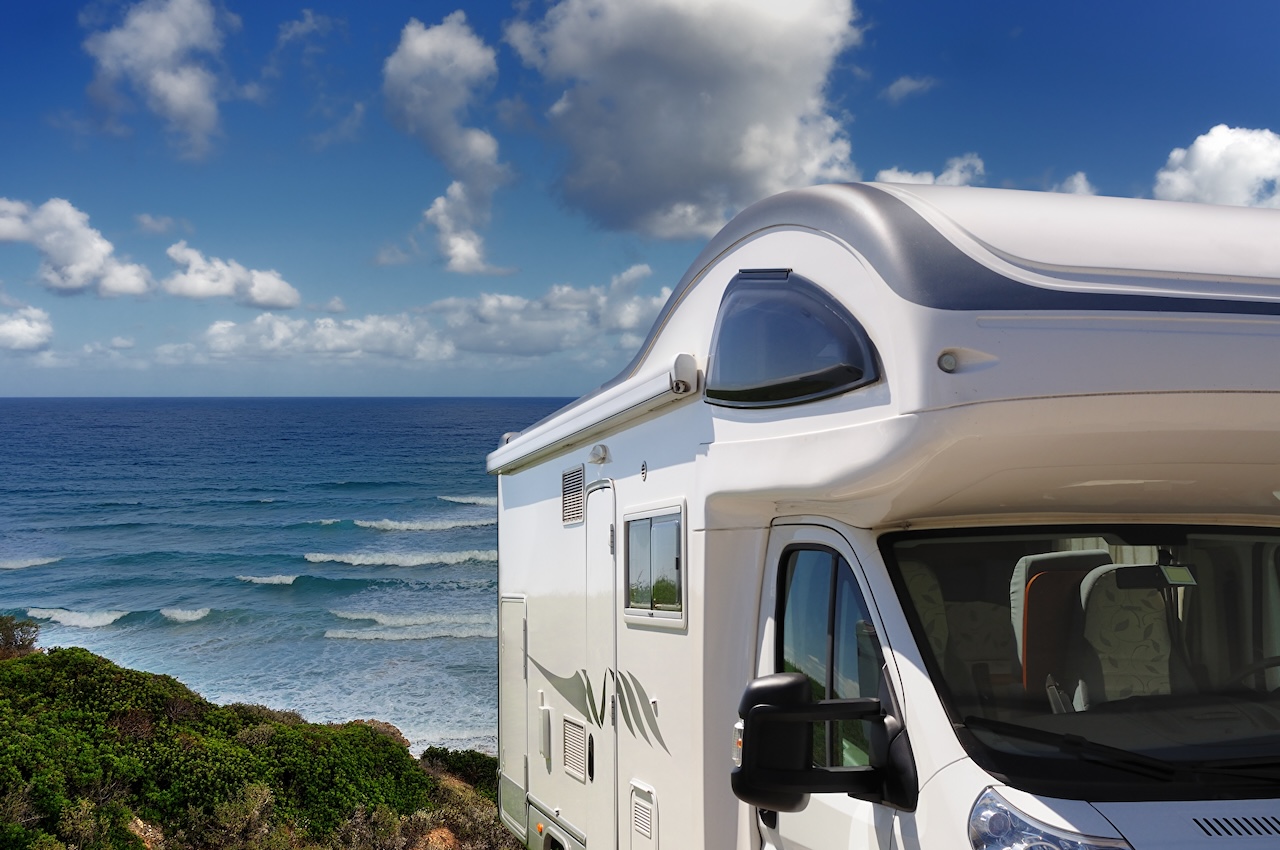 Wohnmobil am Strand von Buggerru, Sardinien, Italien