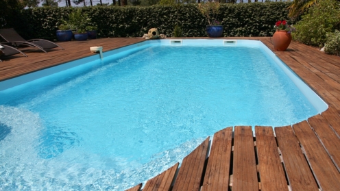 nahaufnahme des privaten swimmingpool