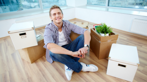 Student in neuer Wohnung