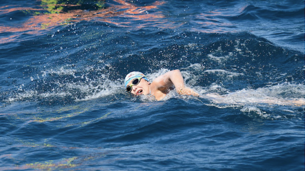 Nathalie Pohl beim Freiwasserschwimmen