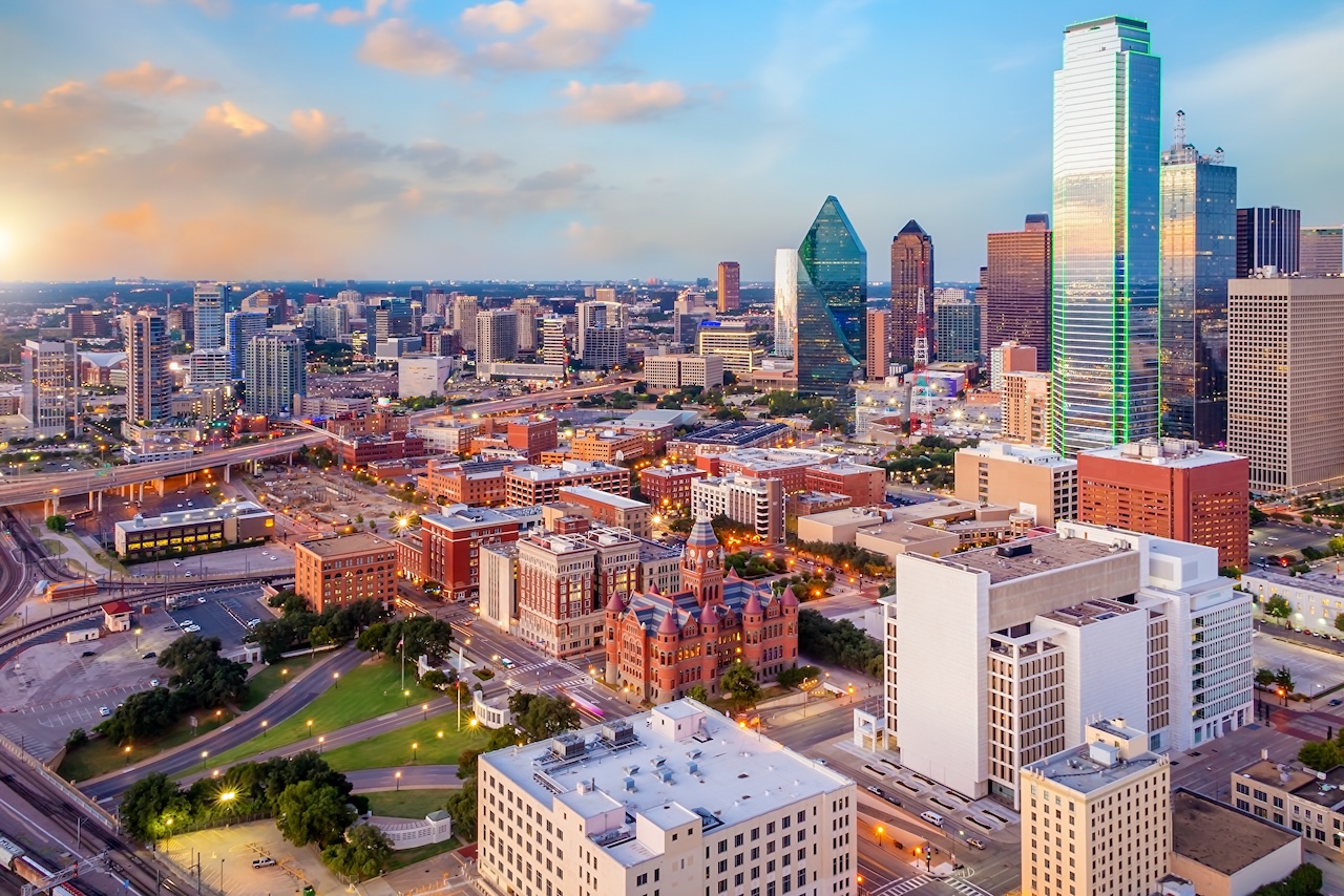 Skyline der Innenstadt von Dallas Stadtbild von Texas USA bei Sonnenuntergang