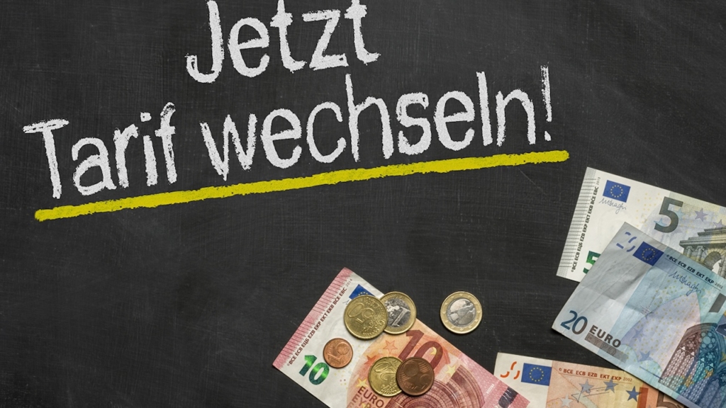 Tafel mit Geld - Jetzt Tarif wechseln