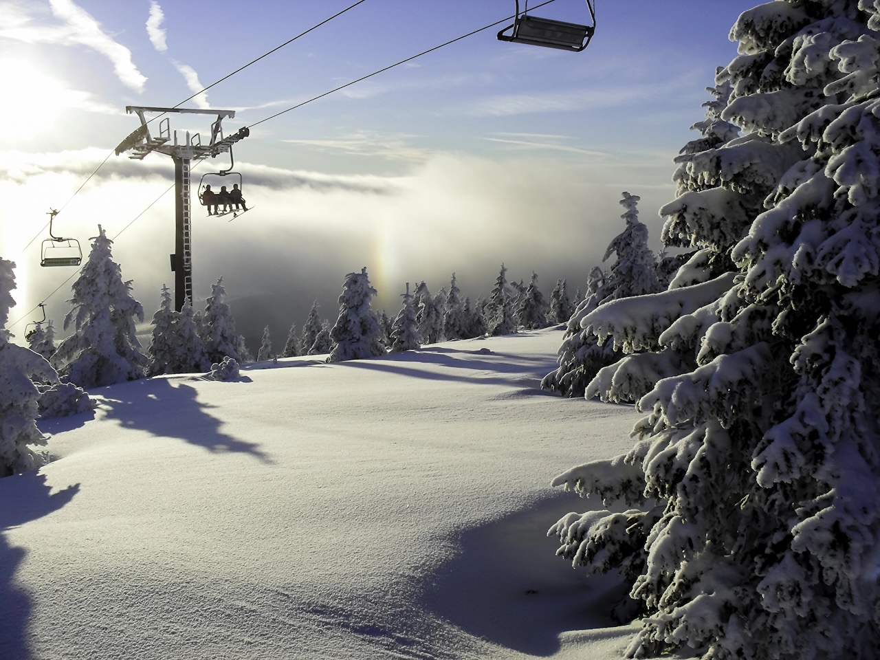 Skilift , Schneepanorame Sonniges Wetter im Land des Eises